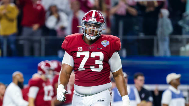 Alabama Crimson Tide offensive lineman Evan Neal (73) in action during the game against the Cincinnati Bearcats in the 2021 Cotton Bowl college football CFP national semifinal game at AT&T Stadium.